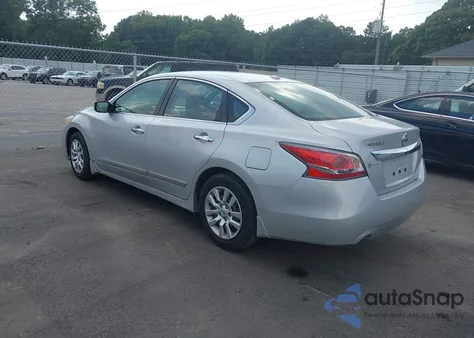 2015 Nissan Altima 2.5 S z USA, uszkodzony, nr VIN 1N4AL3AP8FC450260